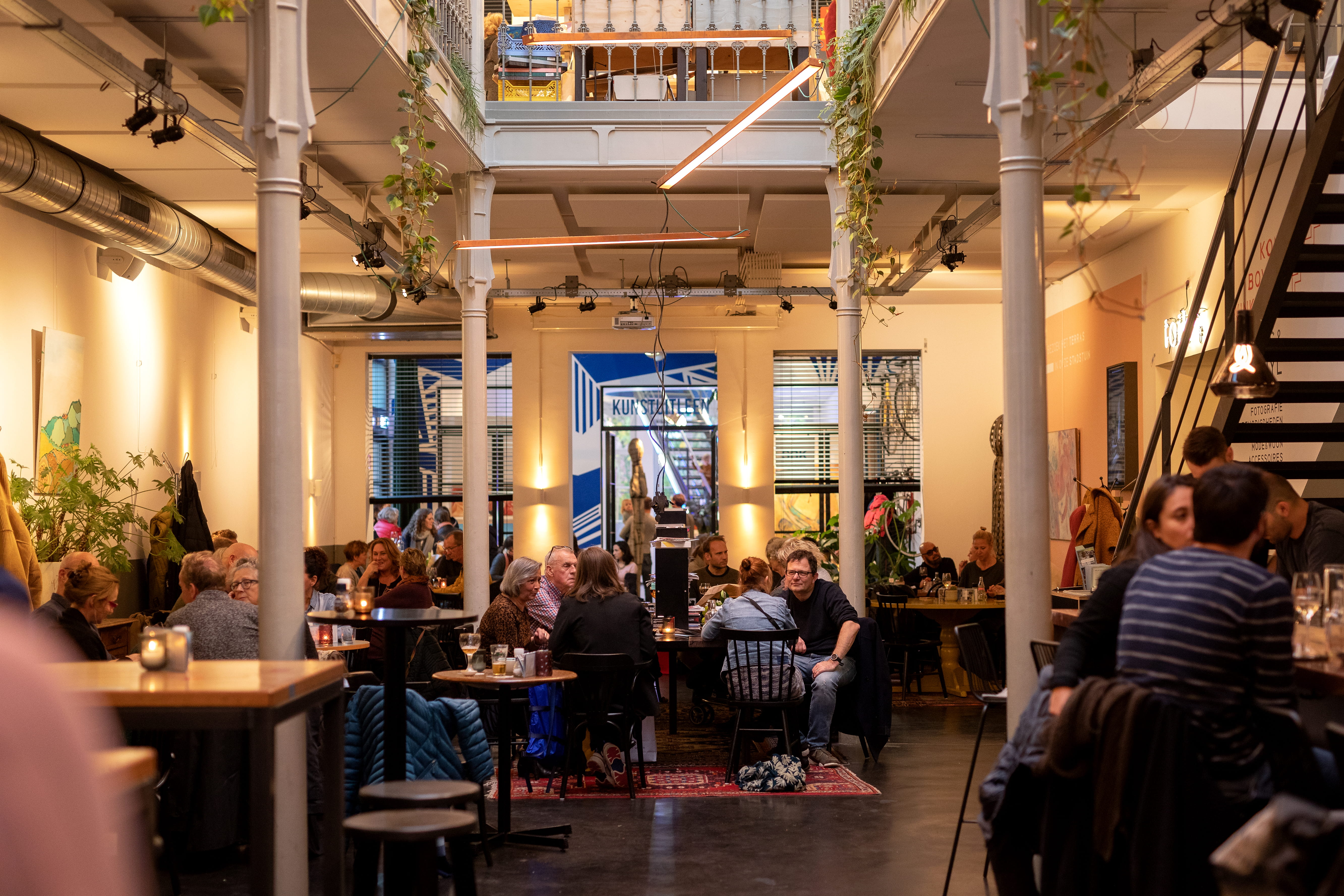 Het Magazijn restaurant eten drinken borrel vrienden lente zomer centrum Dordrecht