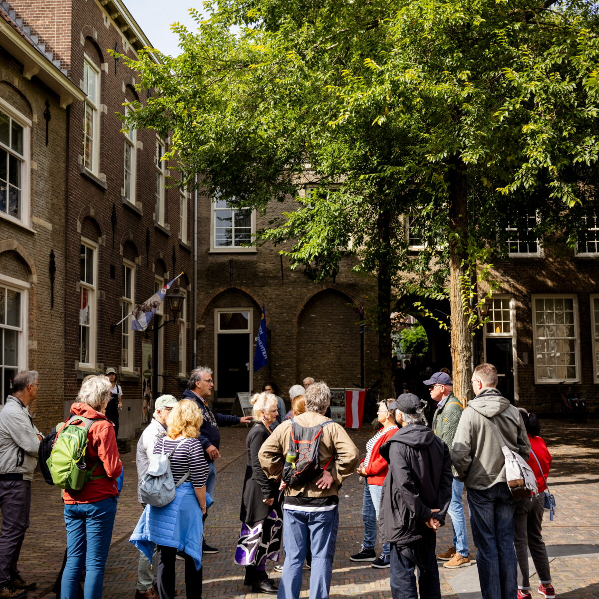 Hof stadswandeling groepen wandelen gids Open Monumentendagen herfst Dordrecht