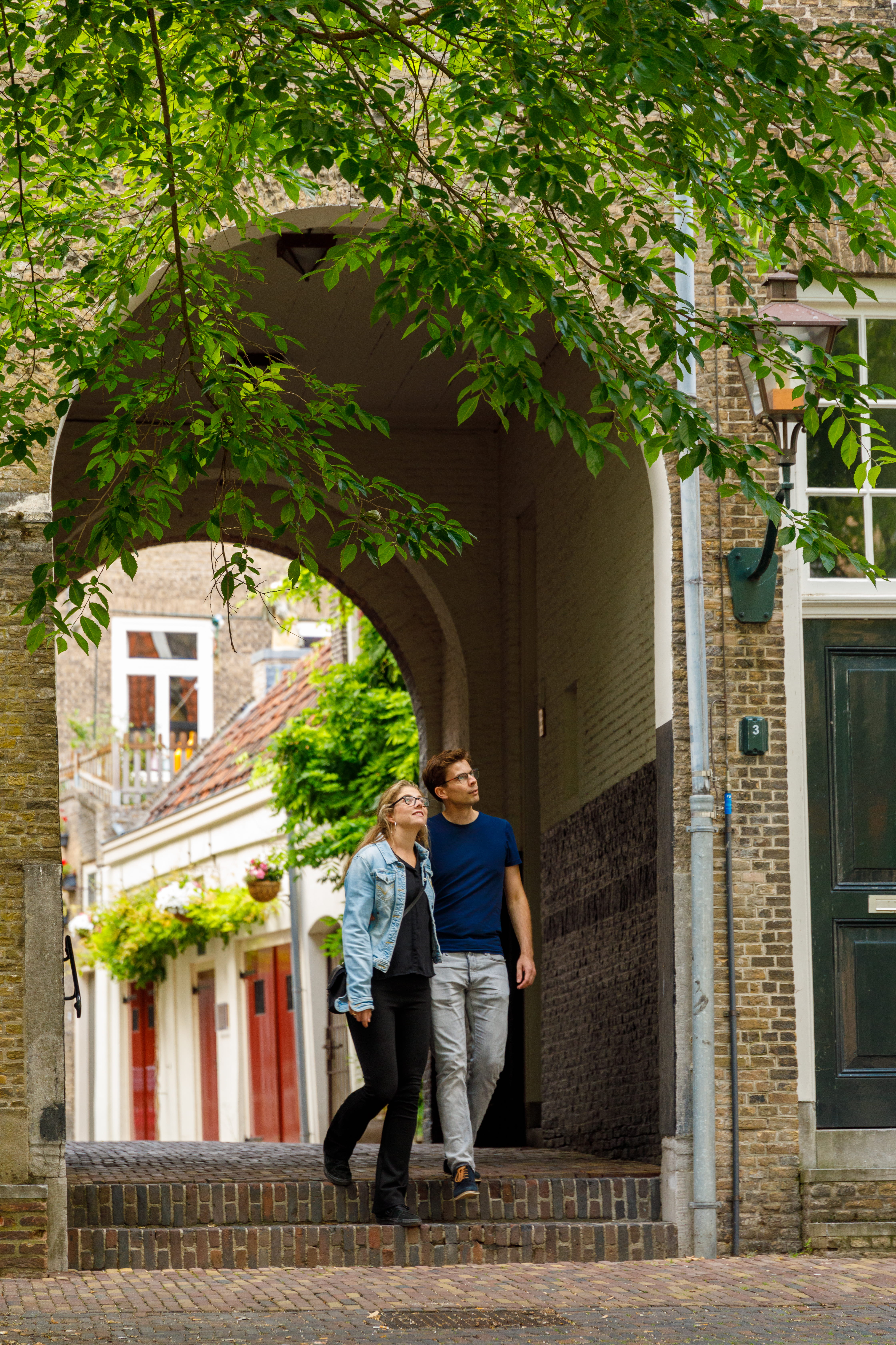 Hof van Nederland wandelen stel lente zomer binnenstad Dordrecht