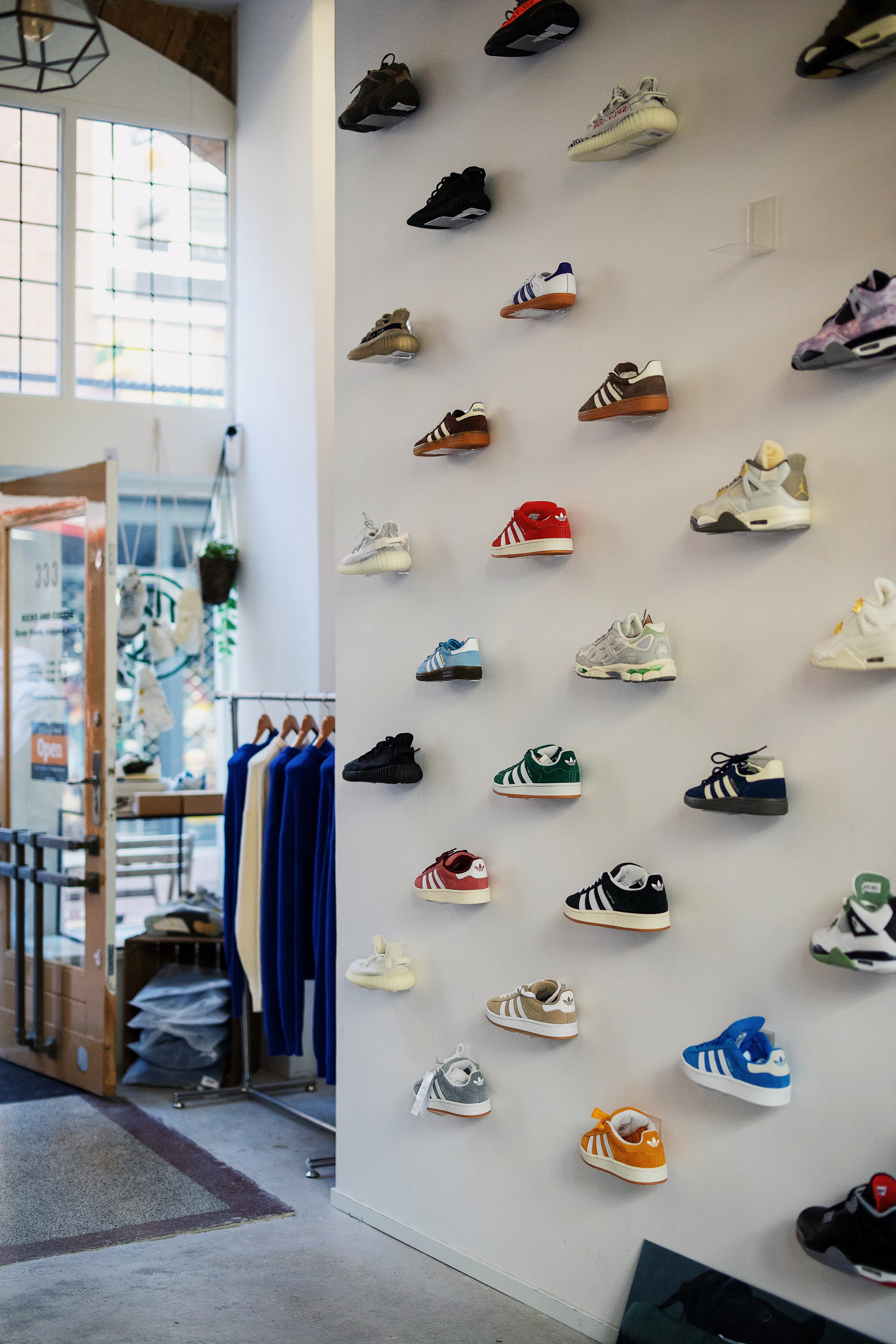 Kicks and Coffee winkelen schoenen sneakers herenmode Voorstraat centrum Dordrecht (2)