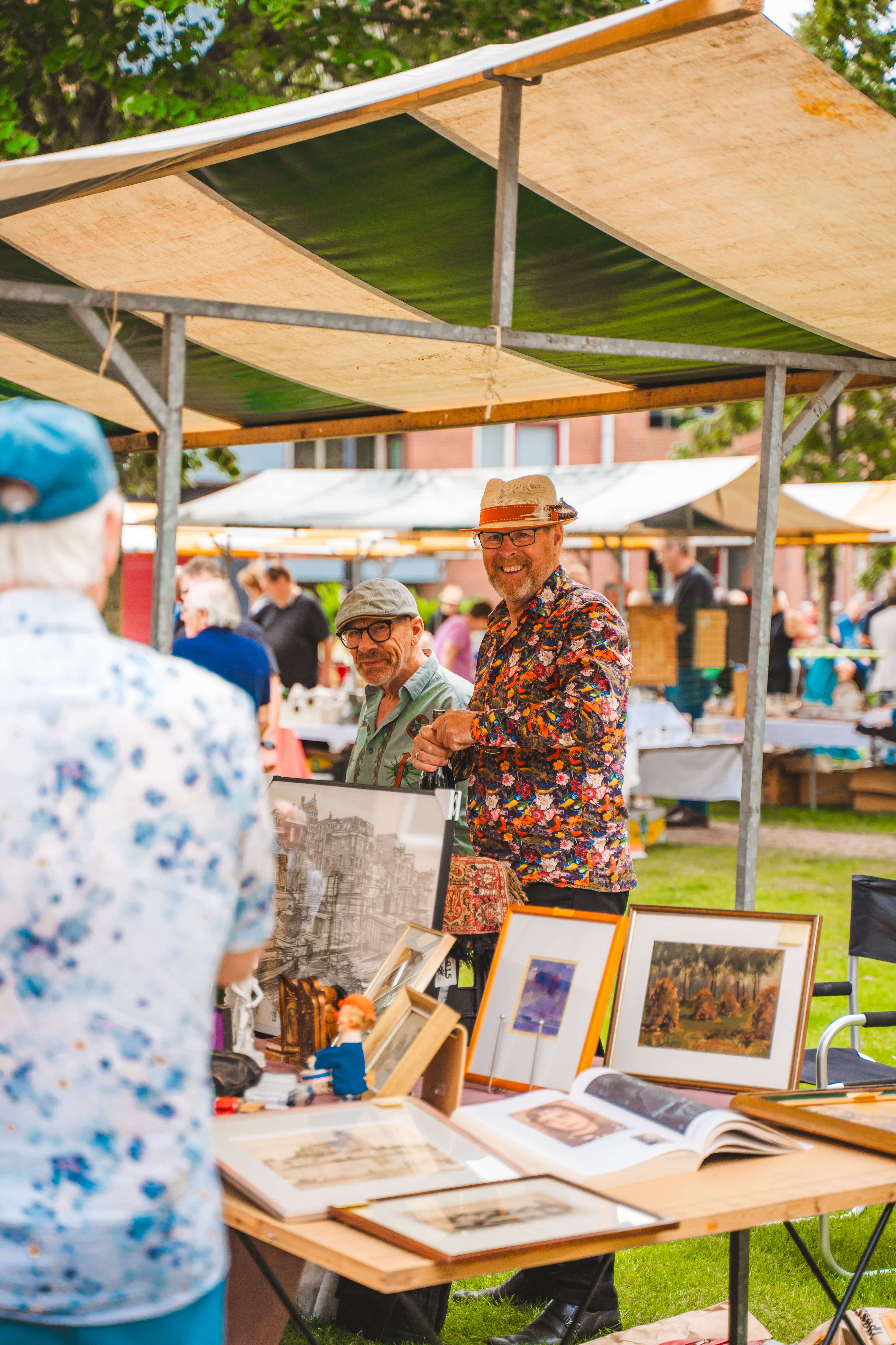 Kunst en antiekmarkt evenement Nieuwkerksplein centrum Dordrecht (4)
