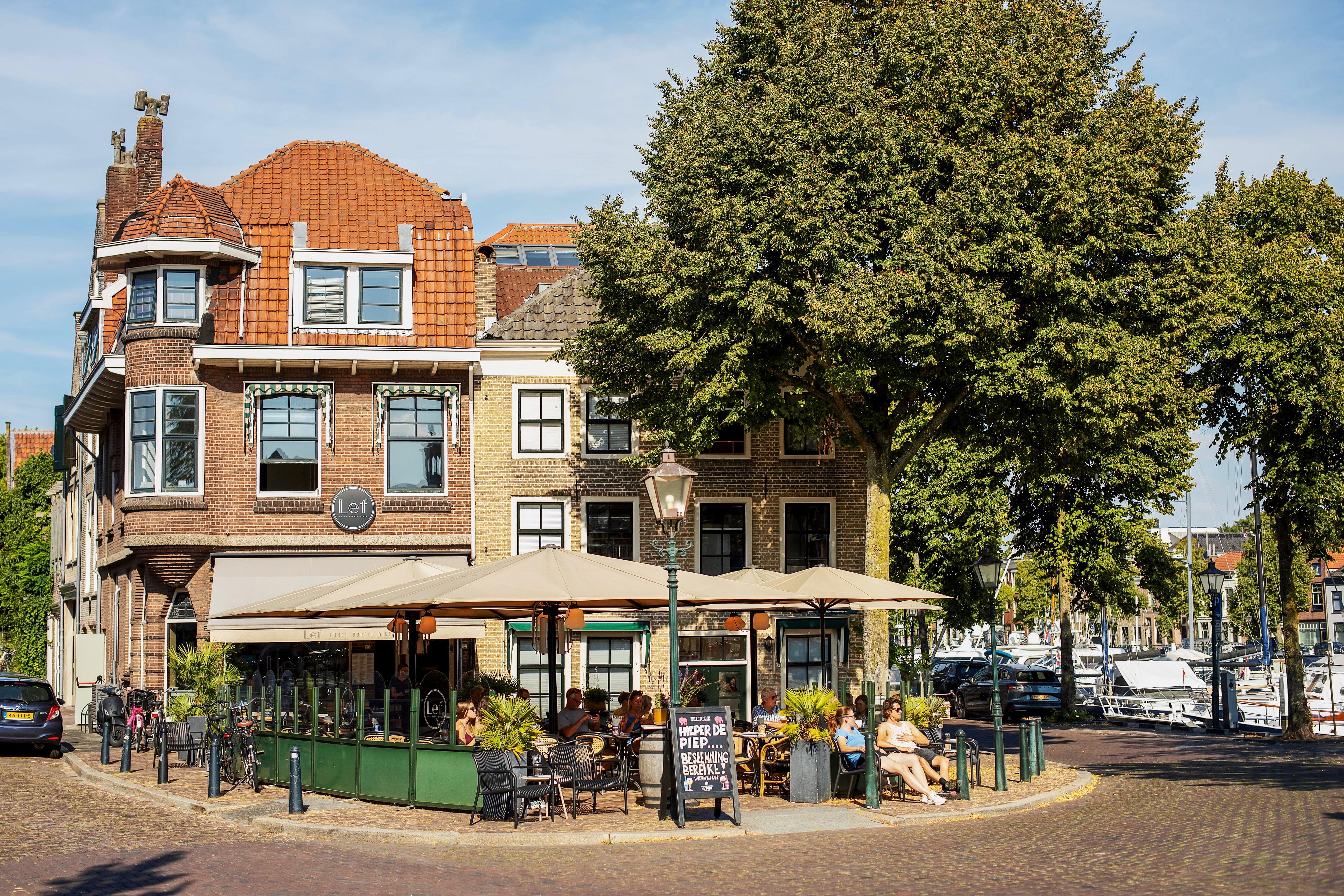 Lef eten drinken terras Nieuwe Haven centrum Dordrecht najaar zomer