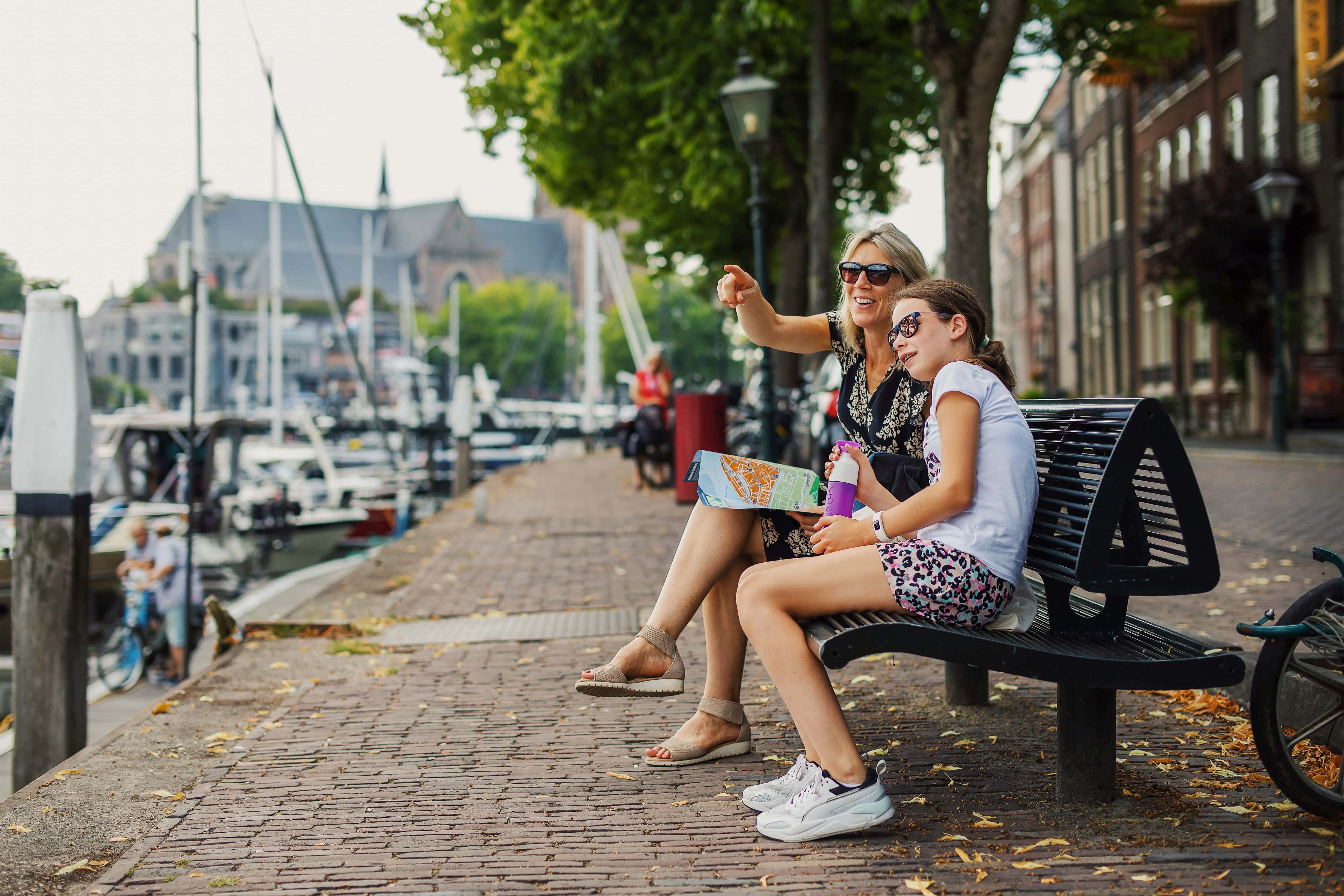 Nieuwe Haven kids kinderen sightseeing Grote Kerk zomer Dordrecht