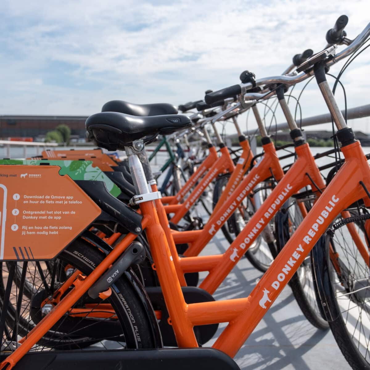 Bereikbaarheid QBuzz bus halte station OV DordrechtQbuzz Donkey Republic fiets huur OV Dordrecht