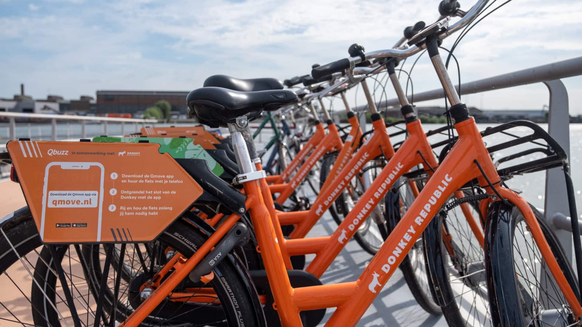 Bereikbaarheid QBuzz bus halte station OV DordrechtQbuzz Donkey Republic fiets huur OV Dordrecht