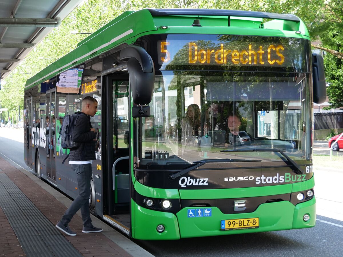 Bereikbaarheid Qbuzz bus jongen station OV Dordrecht