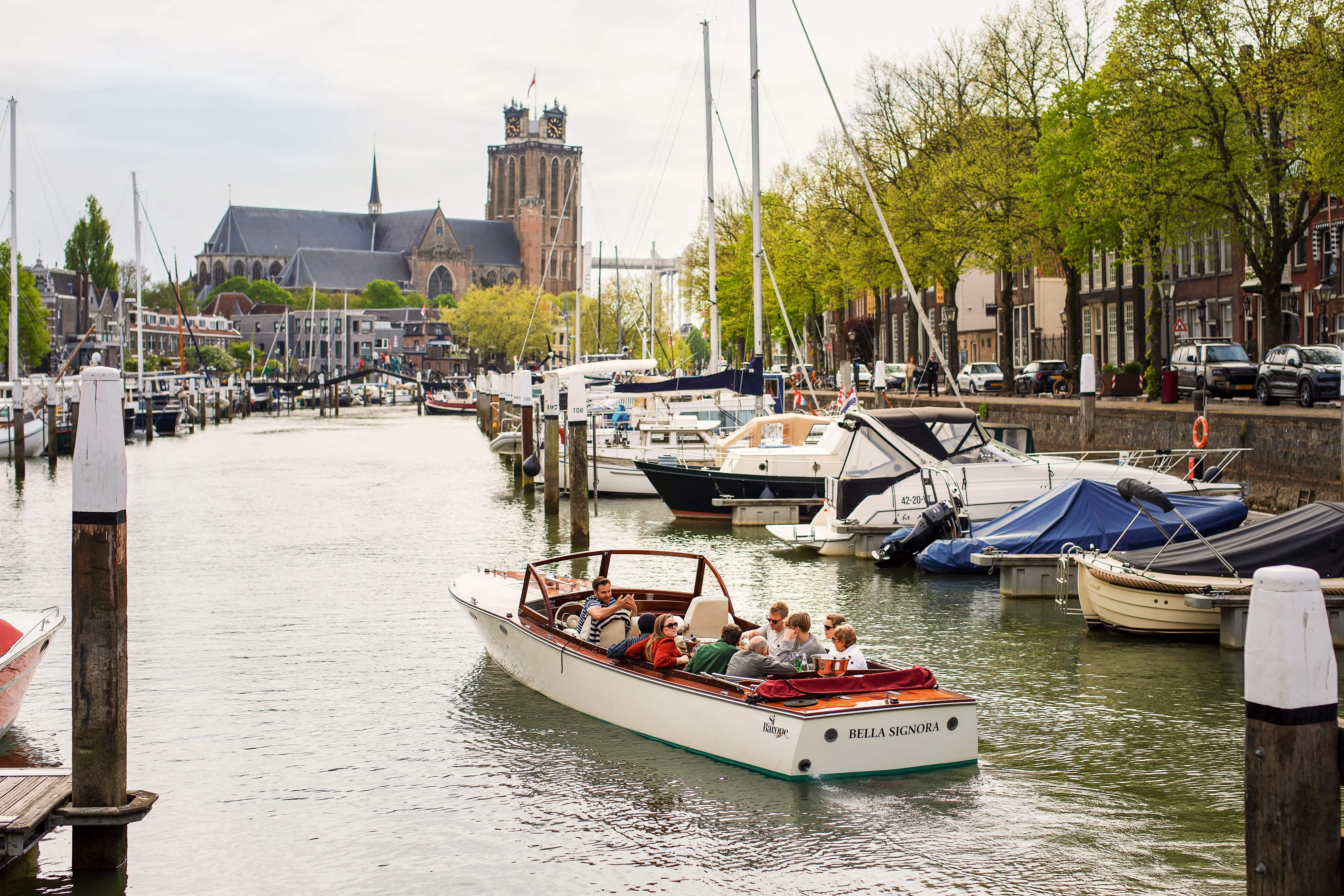 Si Barone Nieuwe Haven Grote Kerk lente centrum Dordrecht (1)