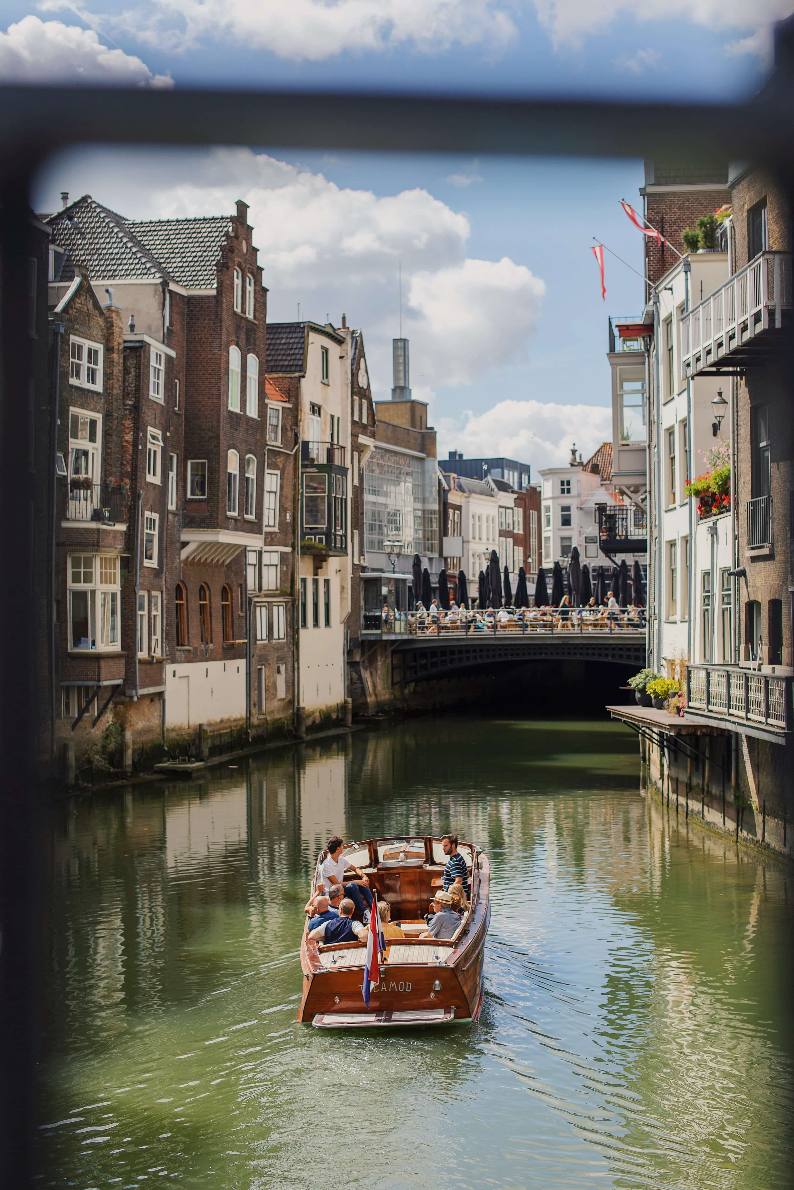 Si Barone Wijnbrug Voorstraathaven Scheffersplein water boot rondvaart binnenstad zomer Dordrecht