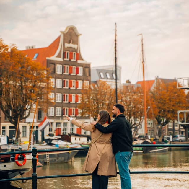 Sightseeing wandelen Wolwevershaven Roobrug Straatman stel binnenstad Dordrecht herfst