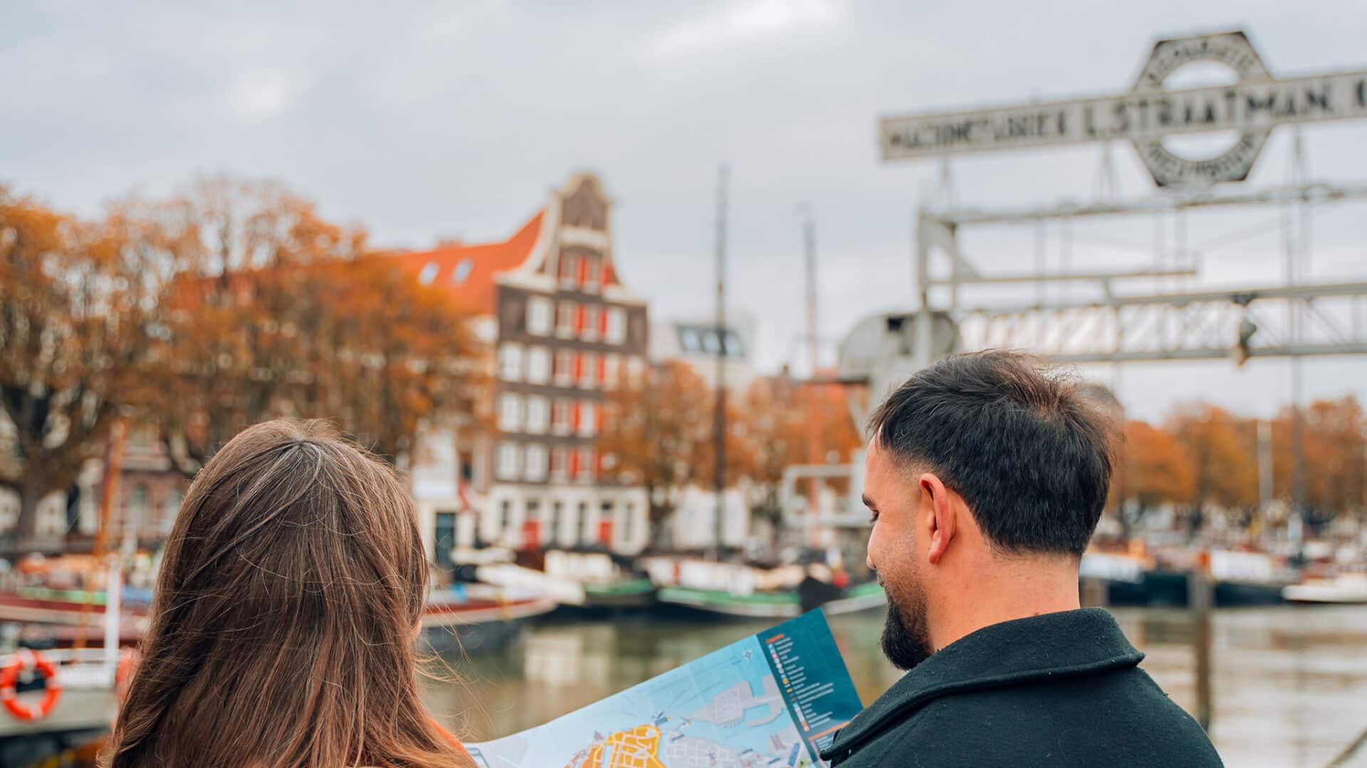 Stadsplattegrond wandelen Wolwevershaven Roobrug Straatman stel binnenstad Dordrecht herfst