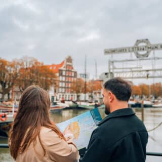 Stadsplattegrond wandelen Wolwevershaven Roobrug Straatman stel binnenstad Dordrecht herfst