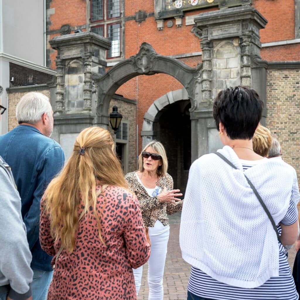 Stadswandeling wandelen gids groepen Groothoofdspoort sightseeing cultuur historie binnenstad Dordrecht