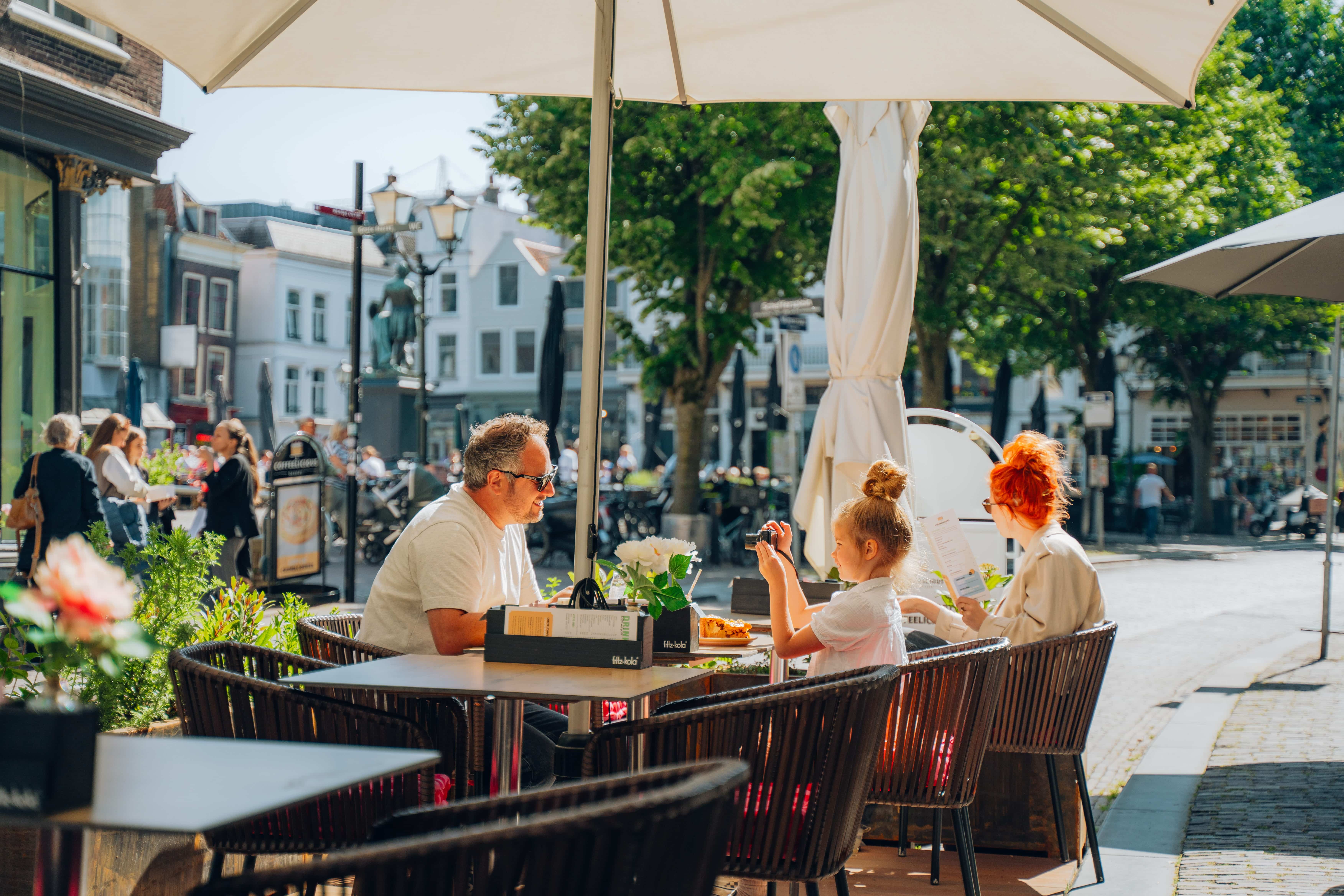 Terras kids kinderen gezin eten drinken Dordrecht lente zomer (1)