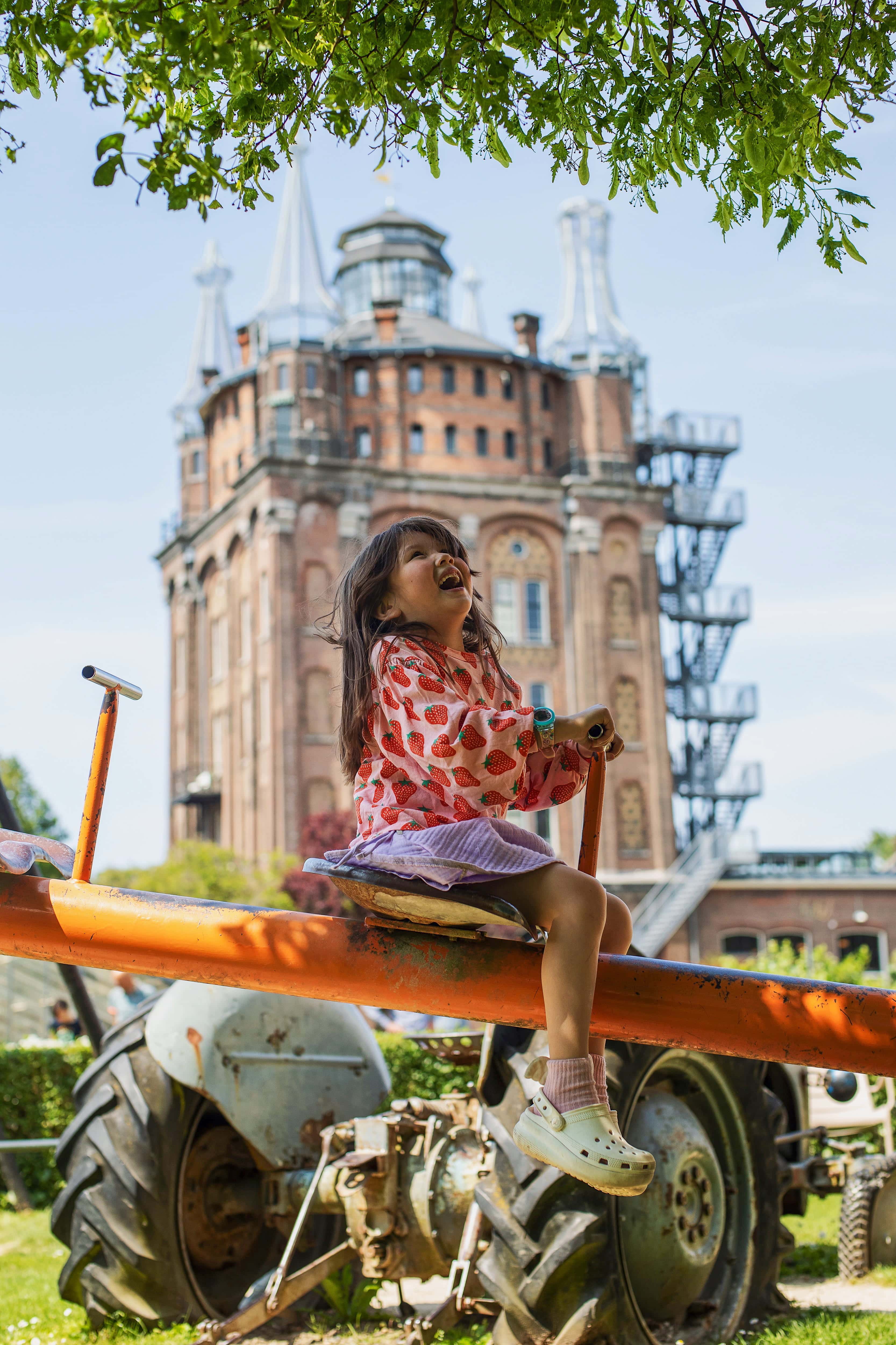 Villa Augustus watertoren tuin kids kinderen speeltuin tractor wip zomer Dordrecht