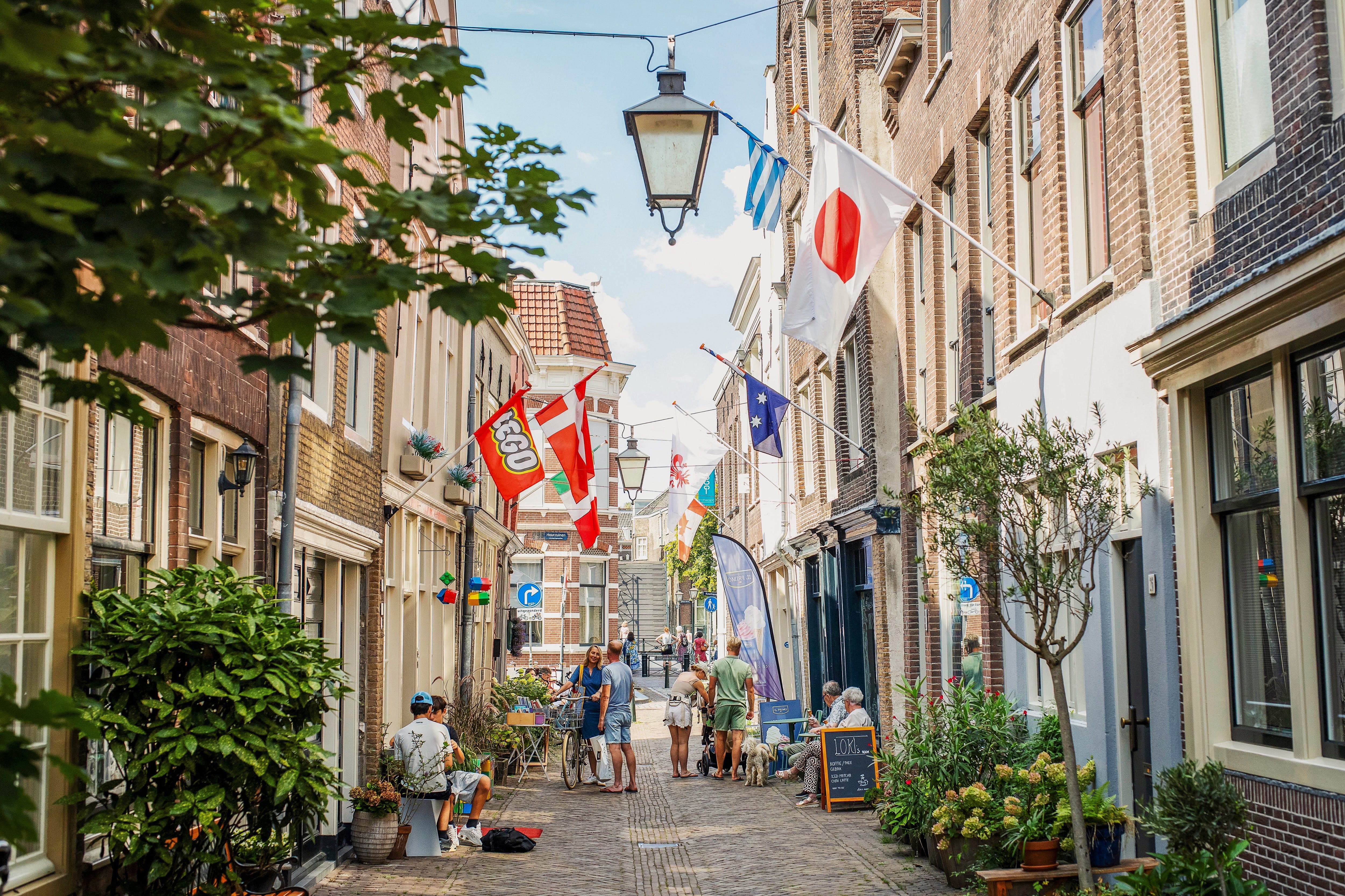 Vleeshouwersstraat winkelen kunst antiek vintage centrum Dordrecht najaar zomer