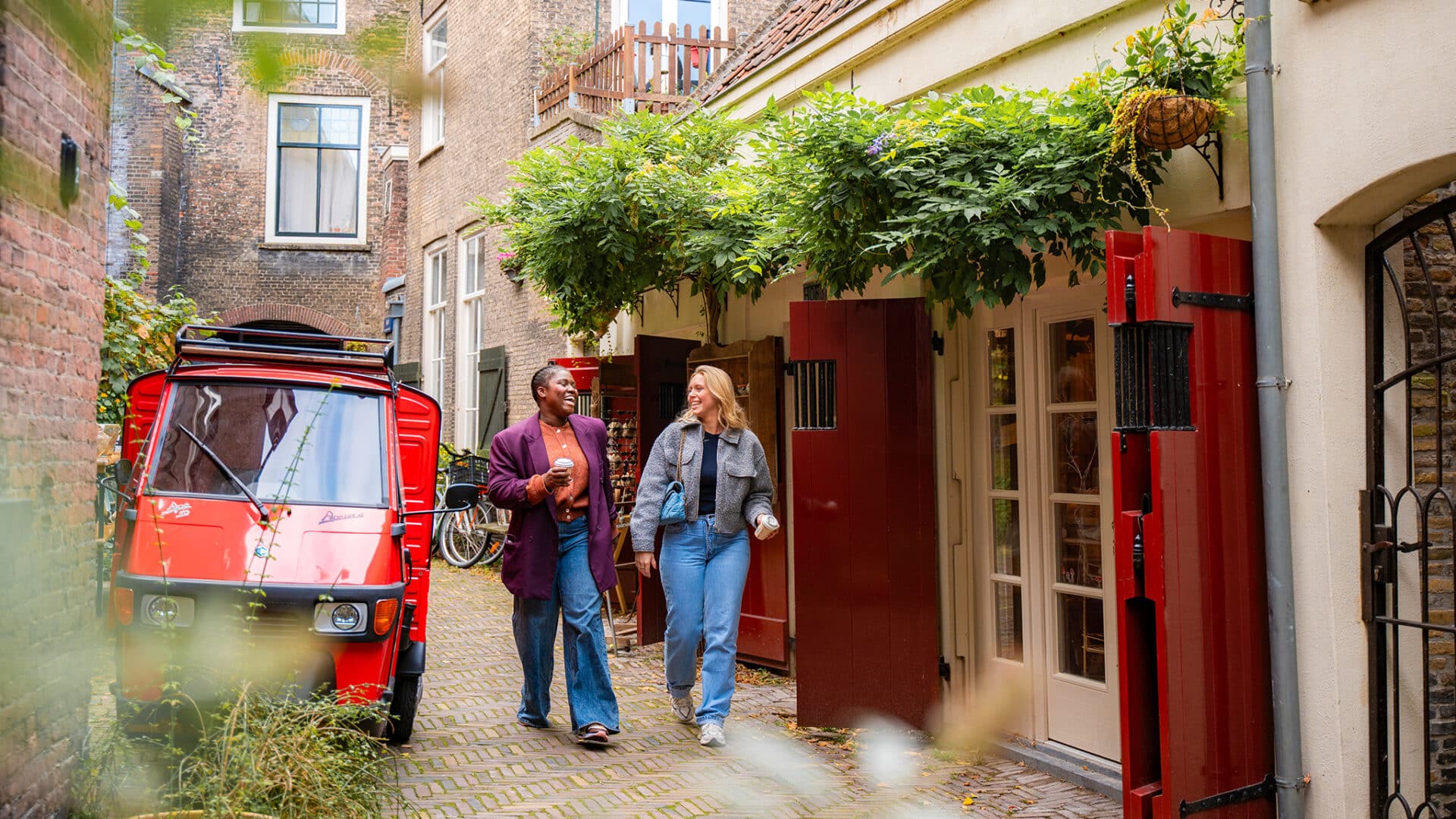 Wandelen koffie togo vriendinnen Hof Augustijnenkerk binnenstad Dordrecht herfst