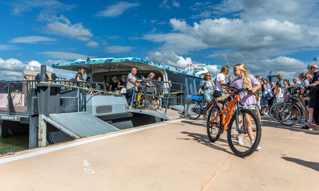 Waterbus bereikbaarheid vervoer fiets kids kinderen OV water centrum Dordrecht