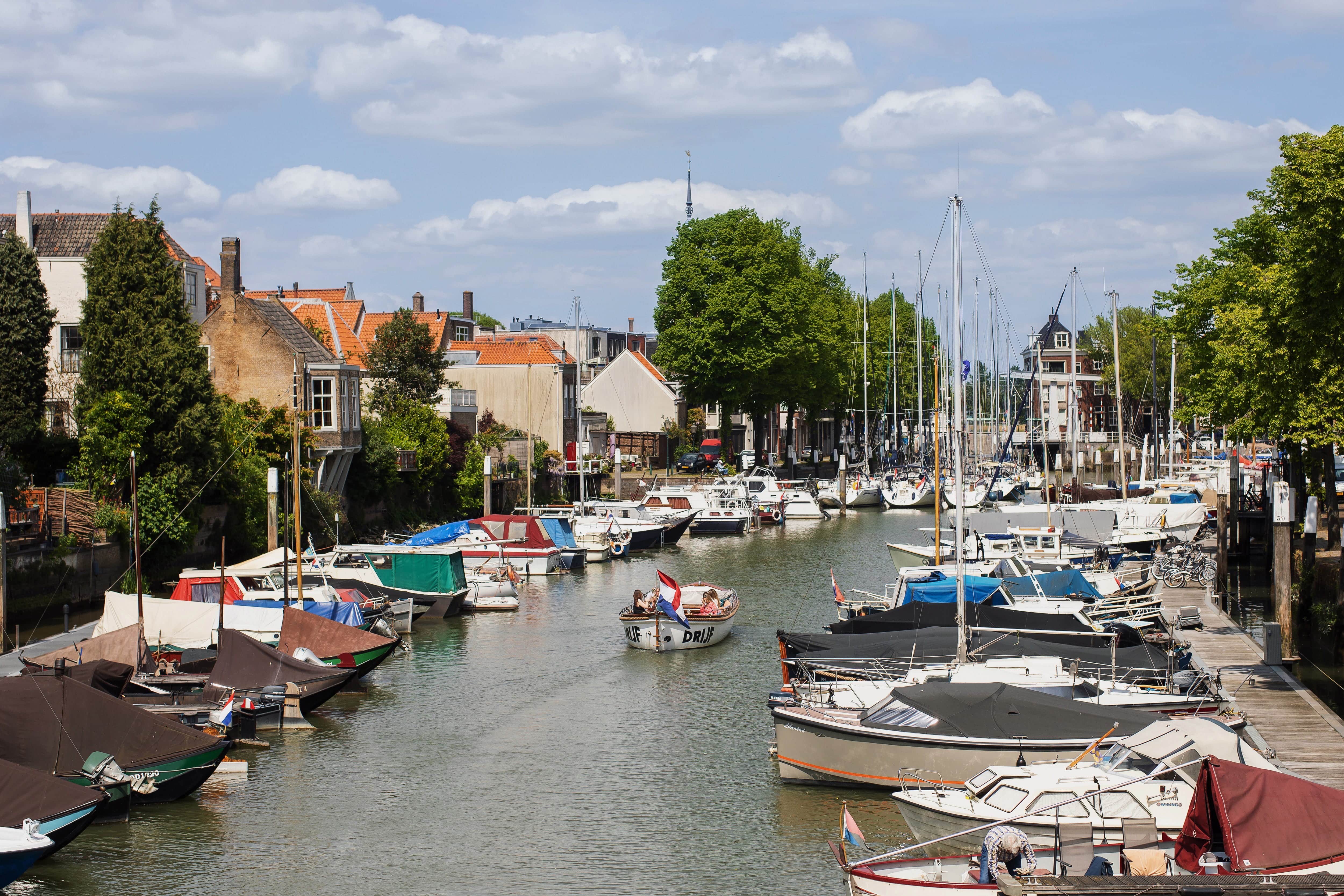 Wijnhaven Taankade DRIJF rondvaarten water lente Dordrecht