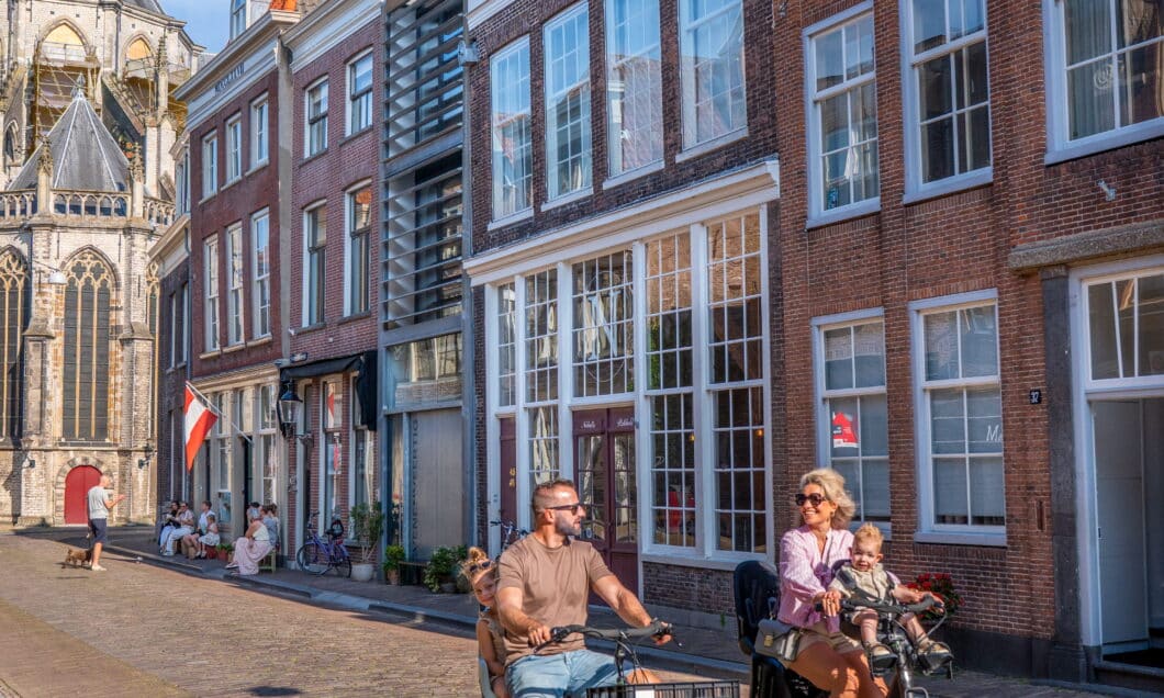 Fietsen kids kinderen familie Grotekerksbuurt zomer centrum Dordrecht (1)