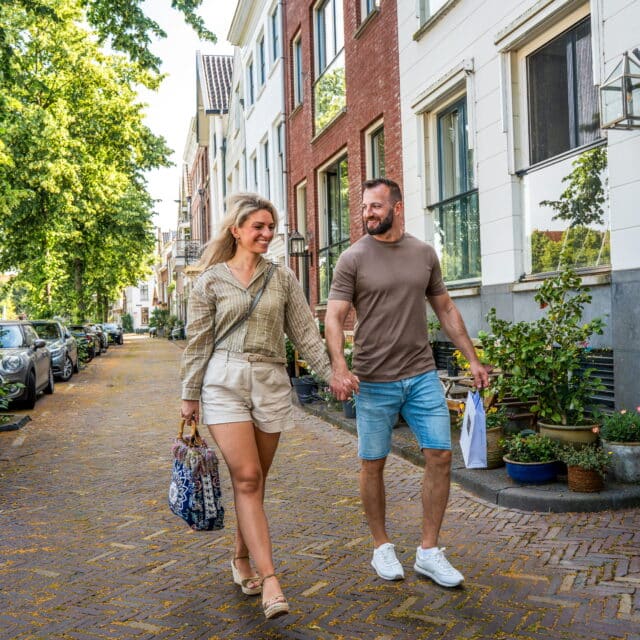 Wandelen winkelen Knolhaven stel zomer centrum Dordrecht (3)